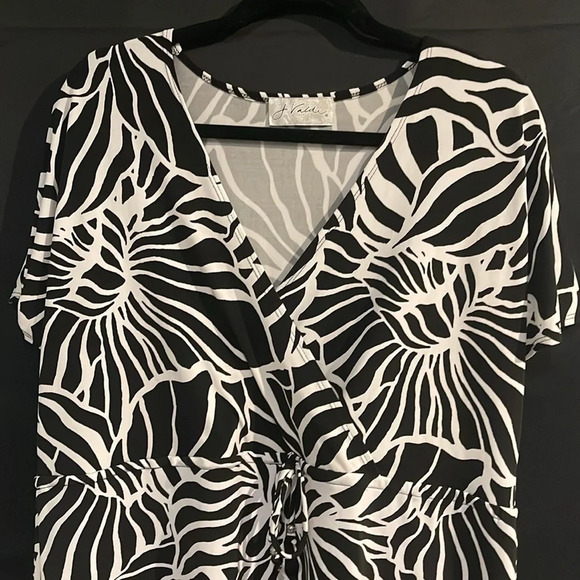 J. Valdi Women's Size Large Black and White Swimsuit Cover-Up - Picture 3 of 5